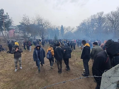  Бежанците се насочват към Пазаркуле на границата с Гърция