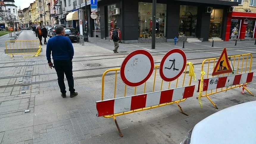 Отново ще ремонтират новата настилка на \