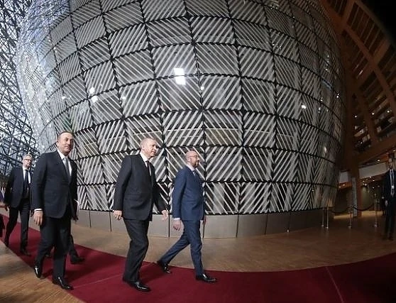 ЕС ще преразгледа сделката с Турция за бежанците