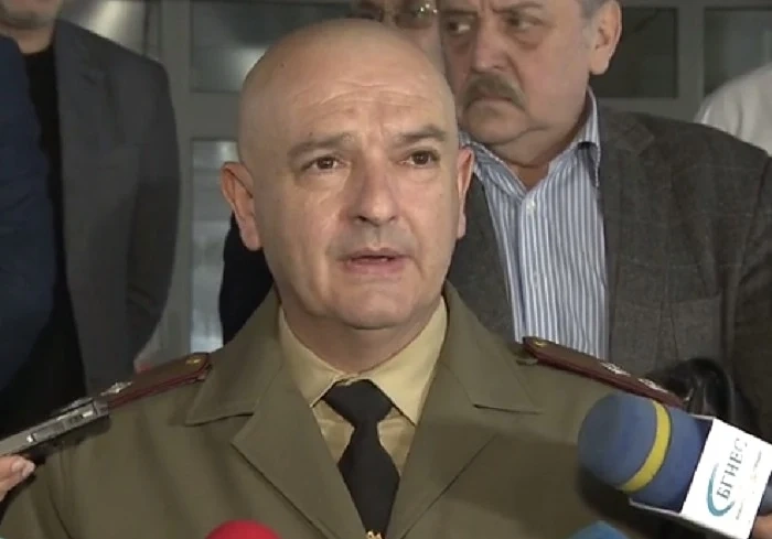 Двамата заразени контактували с 89 души 