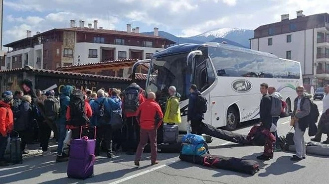 Изведоха английските туристи от Банско с 3 автобуса