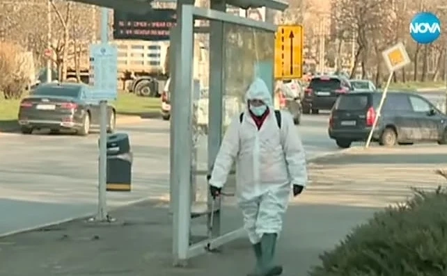 Продължава дезинфекцията на обществени места в София и Варна