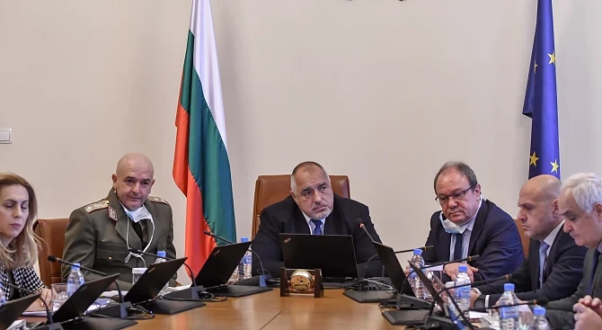 По-строги мерки за „безцелното“ движение извън дома