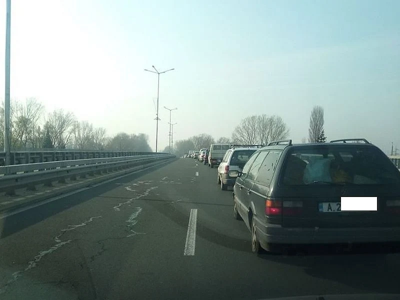 Опашки се извиват на КПП-тата заради невярно попълнени декларации