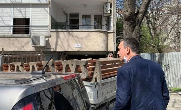 В Бургас махат пейките от парковете  