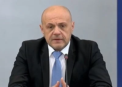 Томислав Дончев: Държавата готова със забрана за излизане. И със система за следене