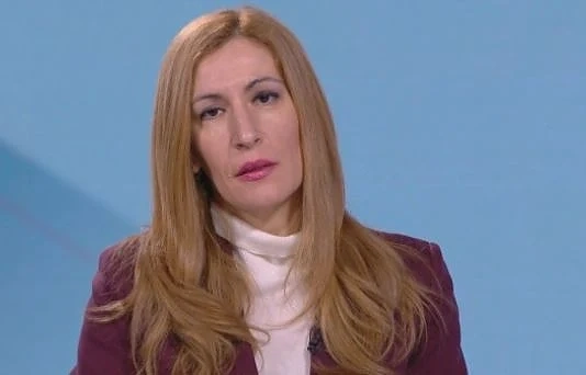 Ангелкова: Шезлонгите и чадърите на плажа за българи да са безплатни това лято 