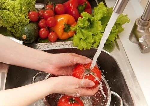 БАБХ: Табели на сергиите с подсещане да мием плодовете и зеленчуците 