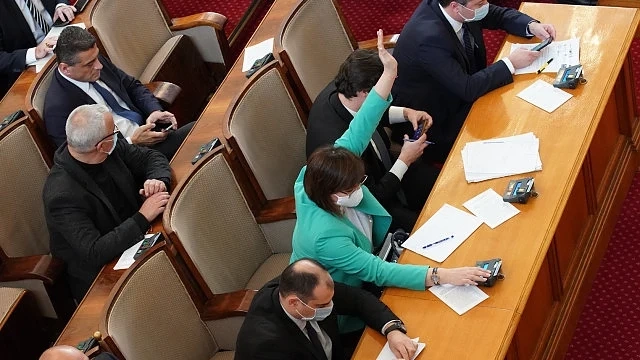 Депутатите приеха нови правила за работа в извънредно положение