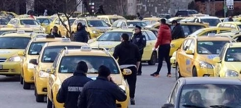 Таксиметрови шофьори от цяла България се готвят за бунт!