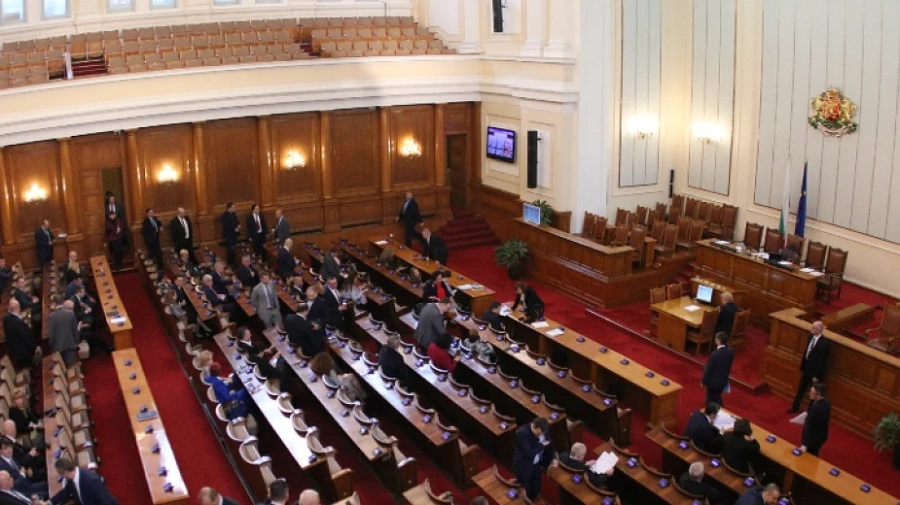 Депутатите остават без заплати до 13 май