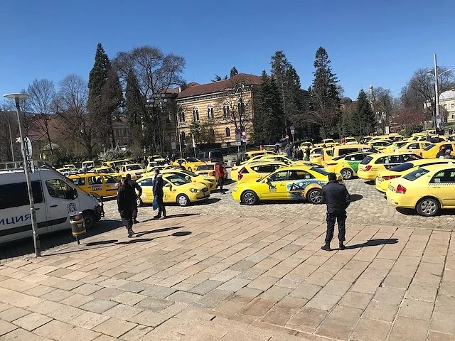 Протест на таксиметрови шофьори в София