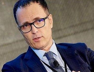 Заради  Общинска и Пощенска банка уволниха Стоян Мавродиев