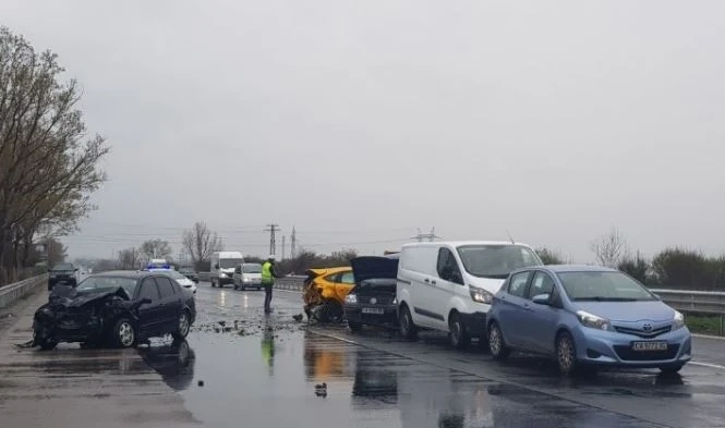 Тежка верижна катастрофа на АМ \