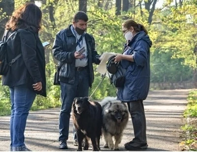 Столични инспектори проверяват в парковете хора, които разхождат кучета