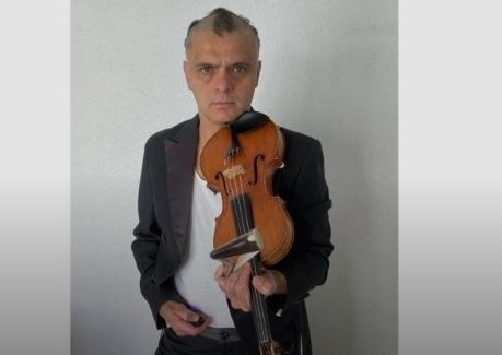 Васко Василев се раздели с косата си срещу 5000 лв за \