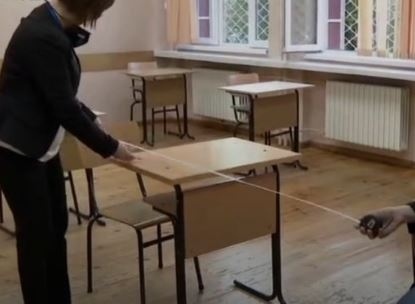 На матурите: По 10 зрелостници в стая с три прозореца, по 12 – в зала с четири