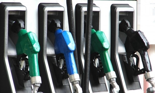 Малките бензиностанции предлагат по-ниски цени на горивата