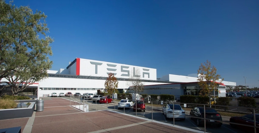 Tesla пусна производството си в Калифорния въпреки забраната 