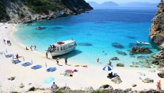 Гърция отваря плажовете. На 25 май разрешават свободно движение до всички острови