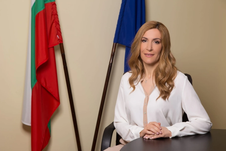 Ангелкова: Приоритет това лято ни е привличането на български туристи по Черноморието