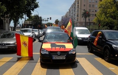 Хиляди испанци протестираха срещу карантинните мерки