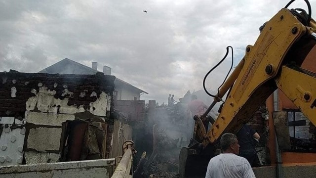 Пожар изпепели три къщи в Бобошево