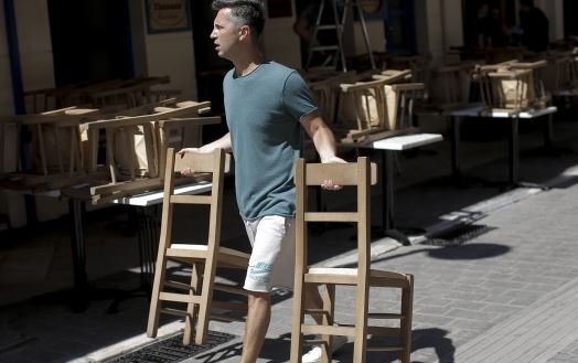 Отварят ресторантите и кафенетата в Гърция