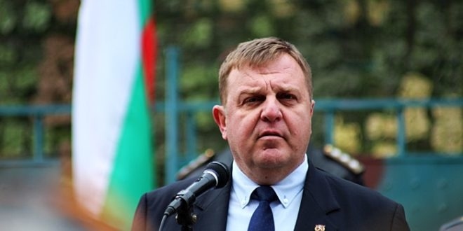 Министърът на отбраната връчи нови пагони на военнослужещи от ВВВУ