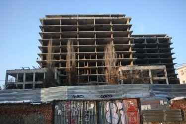 Събарят сградата на бъдещата детска болница, ще строят нова