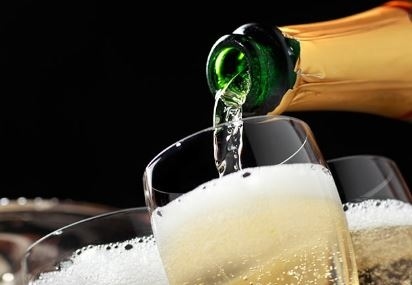 Винарите във Франция черпят медиците на първа линия с 5000 бутилки шампанско