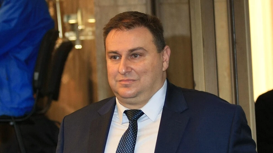 Евродепутатът Емил Радев за Мая Манолова: Връща ни при мутрите и рекета