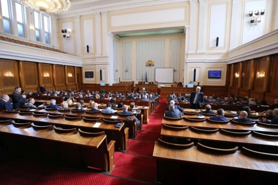 Парламентът гледа предложението за Държавна петролна компания