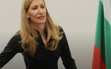 Ангелкова: Удължаваме летният сезон до края на октомври