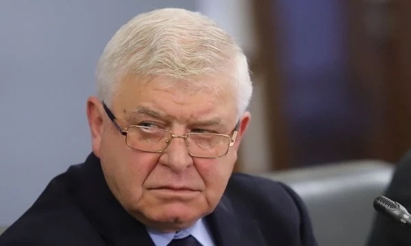 Връщат маските в молове и магазини, на мач - до 1000 души в сектор