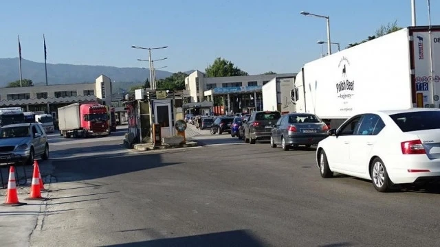 МВнР: Преминавайте през ГКПП „Кулата” и „Маказа” на път за Гърция