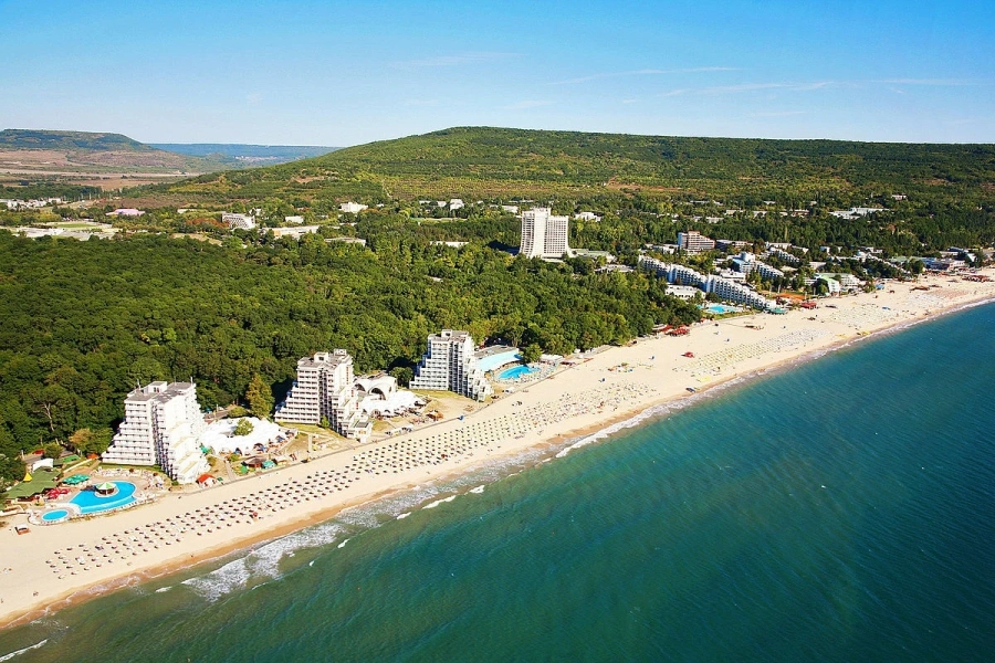 Затварят нощните заведения в курорта Албена