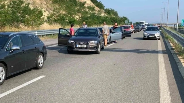 Над 11 км опашка от автомобили на ГКПП „Кулата”