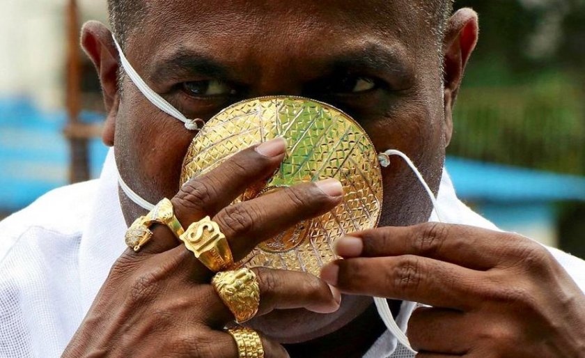 Индиец си поръча маска от злато 