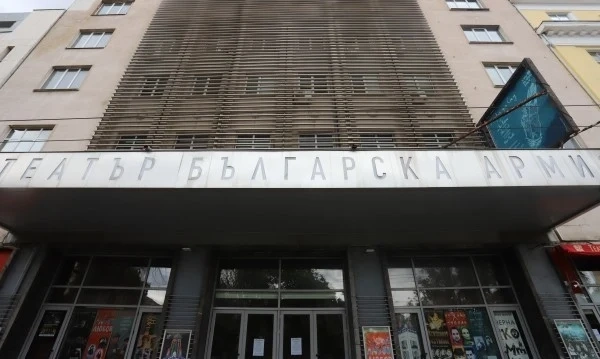 Колко ще струват щетите на театър \