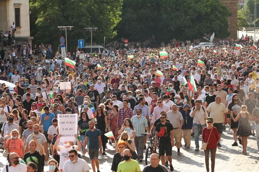 Трета поредна вечер на протести в София