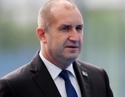 „Льо Монд”: В България президентът призовава за оставка на „мафиотското” правителство