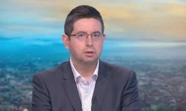 Петър Чобанов за чакалнята на еврото: Фалити на банки са възможни, както и затварянето им 