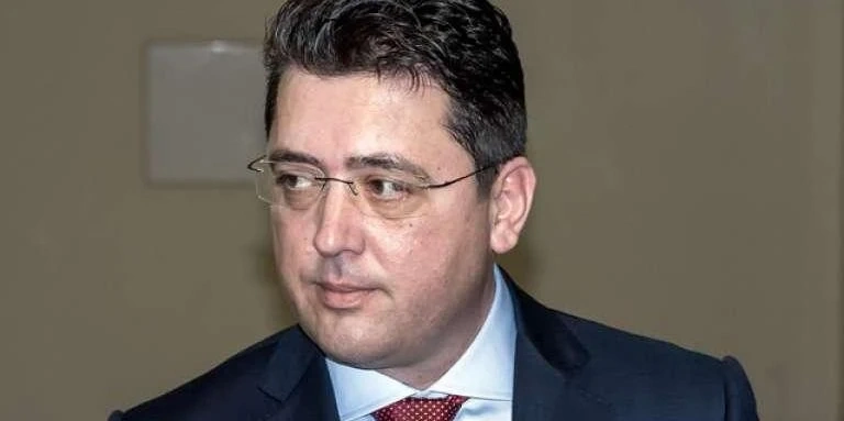 Спецпрокуратурата иззе документи за български и чужди граждани от кабинета на Пламен Узунов