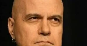 Слави: Министър-председателят си мисли, че бруталното полицейско насилие ще си остане скрито зад колоните на Министерски съвет