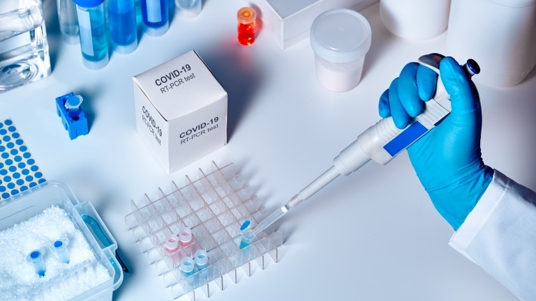 Опашки от чакащи за PCR тест в София