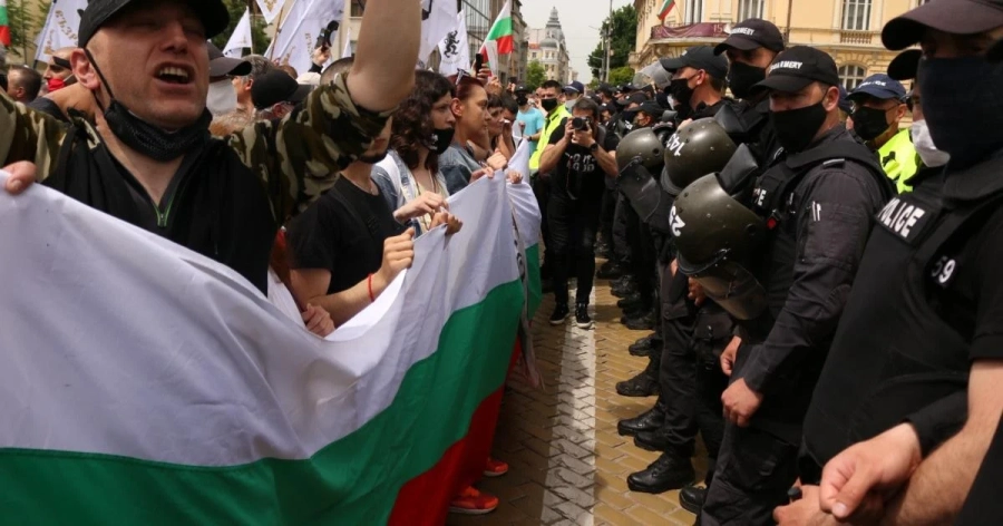  Напрежението в София се покачва! Протестиращите блокираха бул. \'\'Цар Освободител\'\'