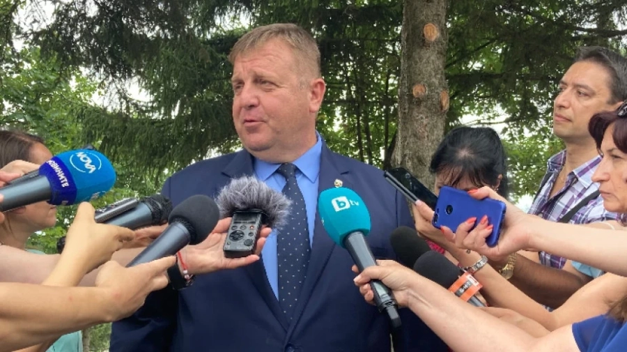 Каракачанов готов да посредничи в конфликта между правителството и президента