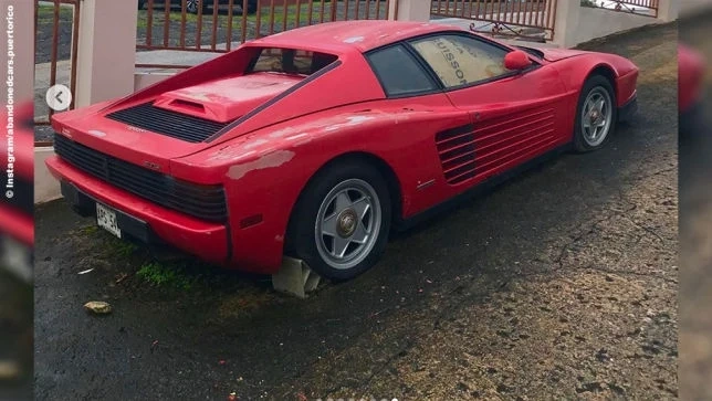 Продава се Ferrari Testarossa престояло 17-години на улицата 