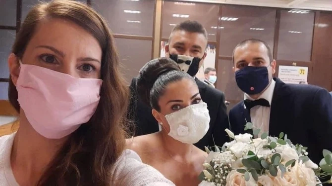 Наша поп певица се омъжи по време на Covid-19